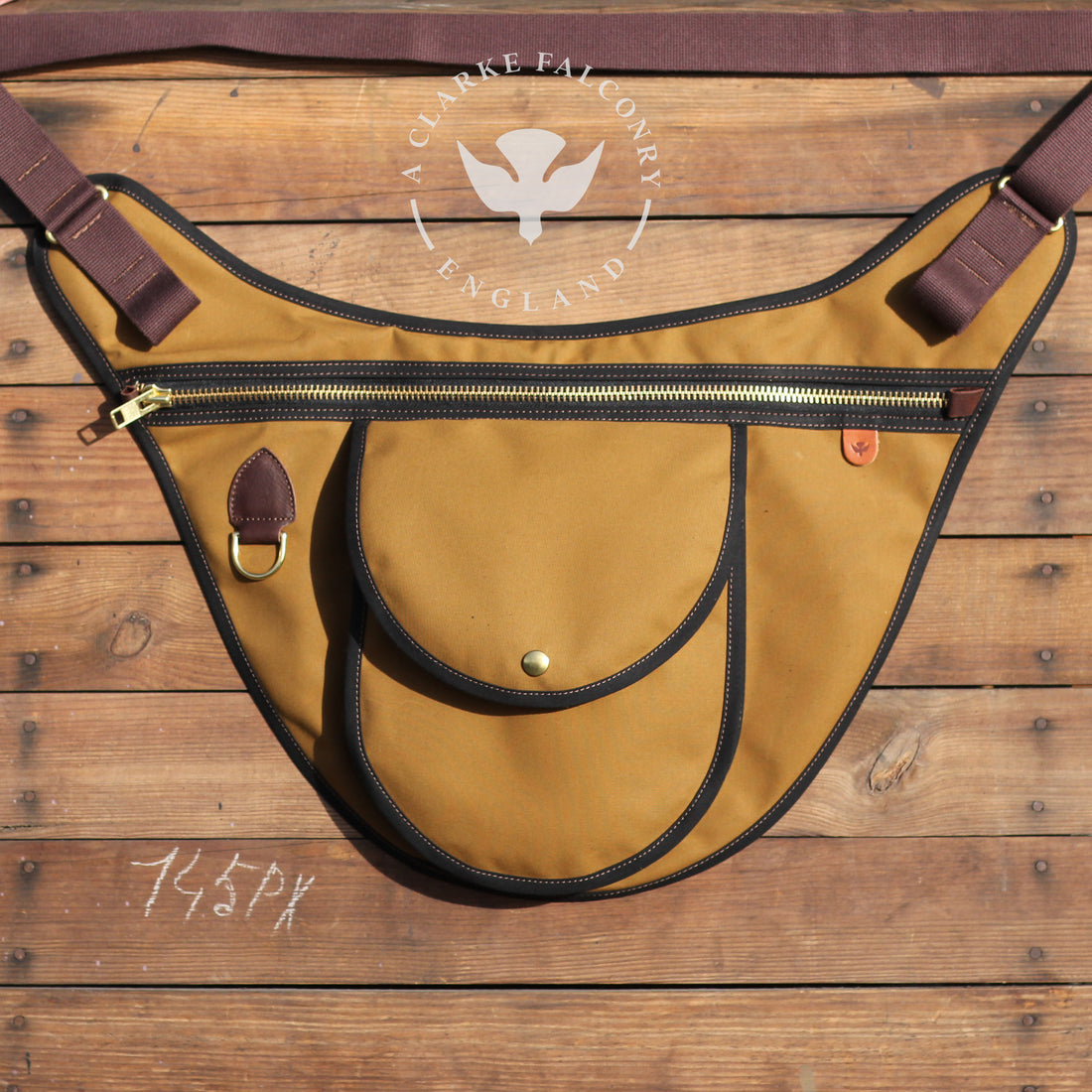 Another view of our Stretton Falconry bag in the tan and black colourway. Which one do you prefer?