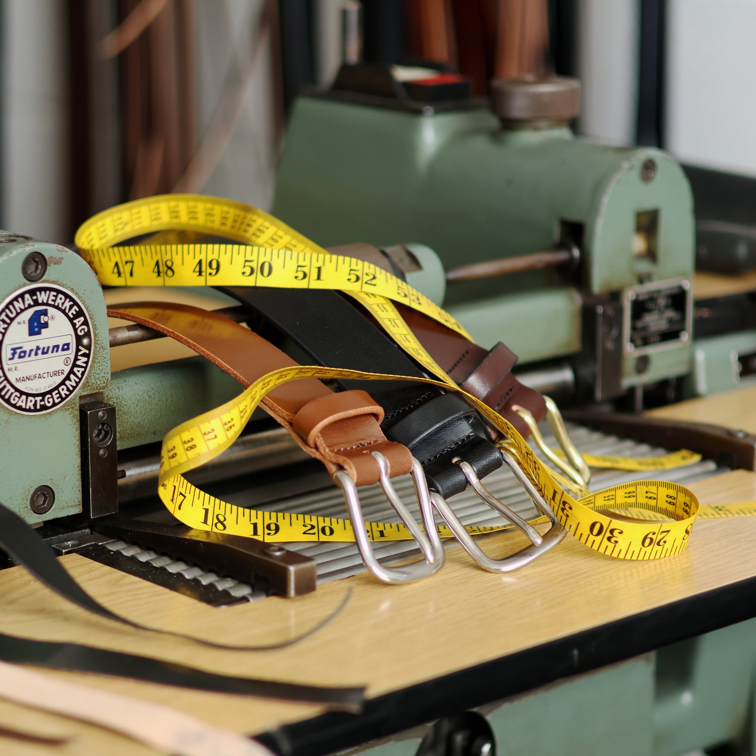 Measuring made-to-measure bridle leather belts