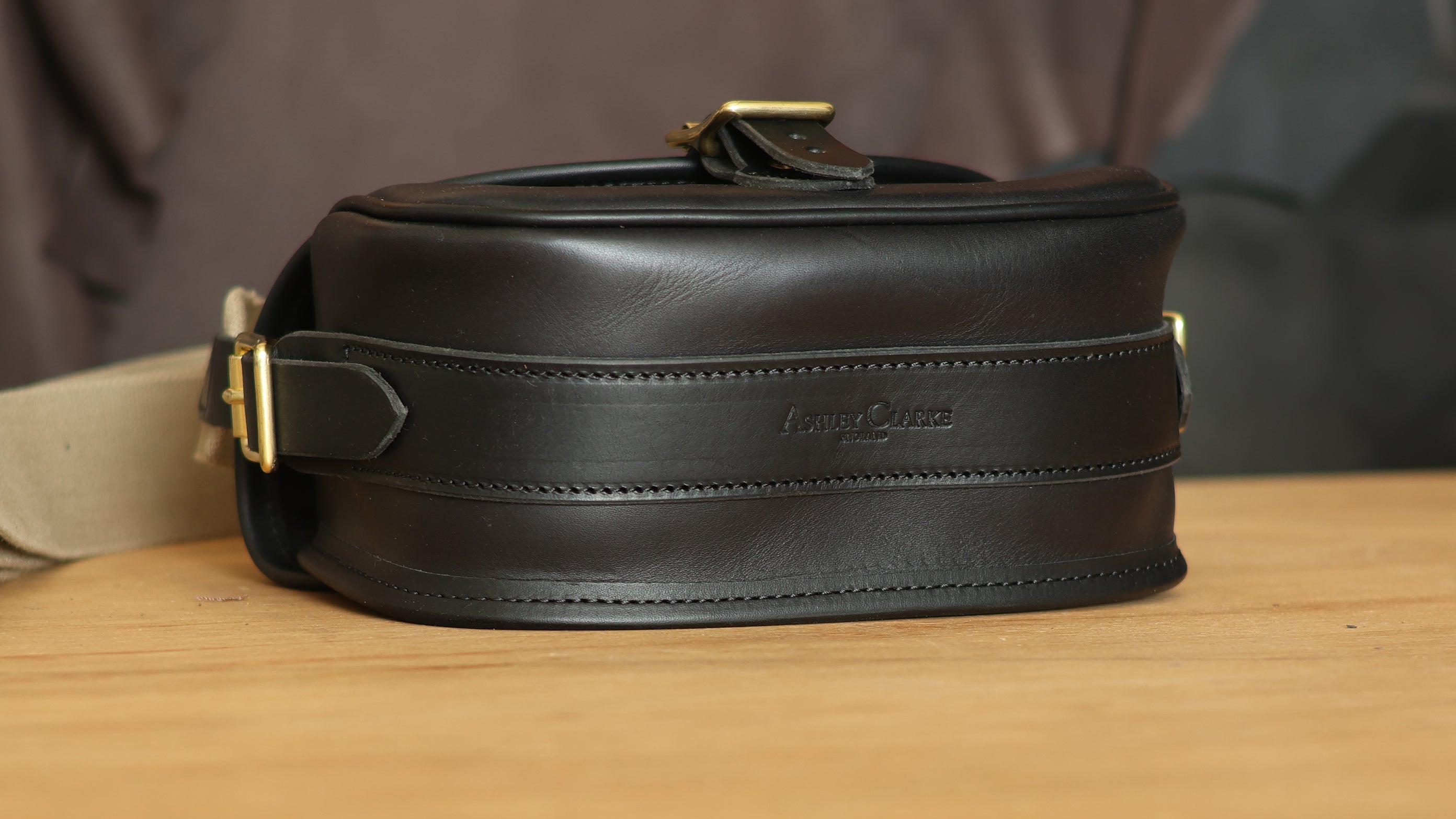 Bellmount cartridge bag base in black